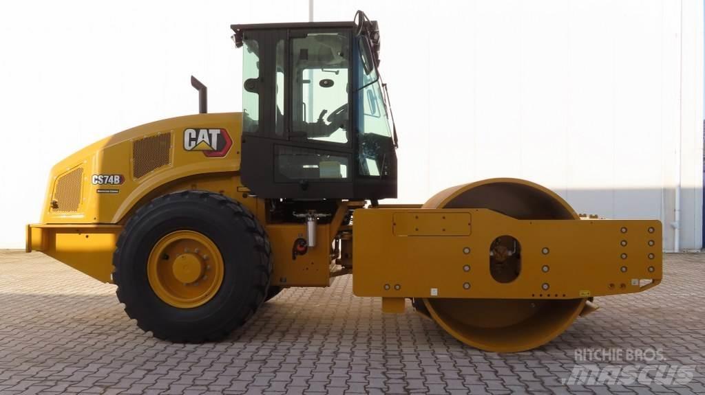 CAT CS 74 B 싱글 드럼 롤러