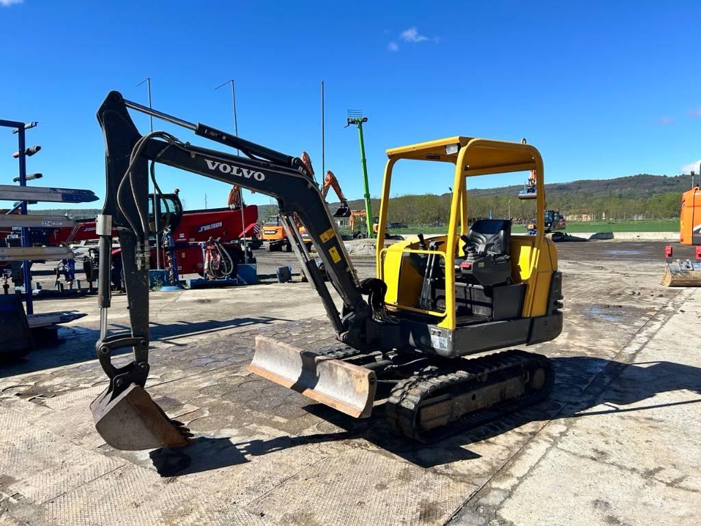 Volvo EC 25 소형 굴삭기 7톤 미만