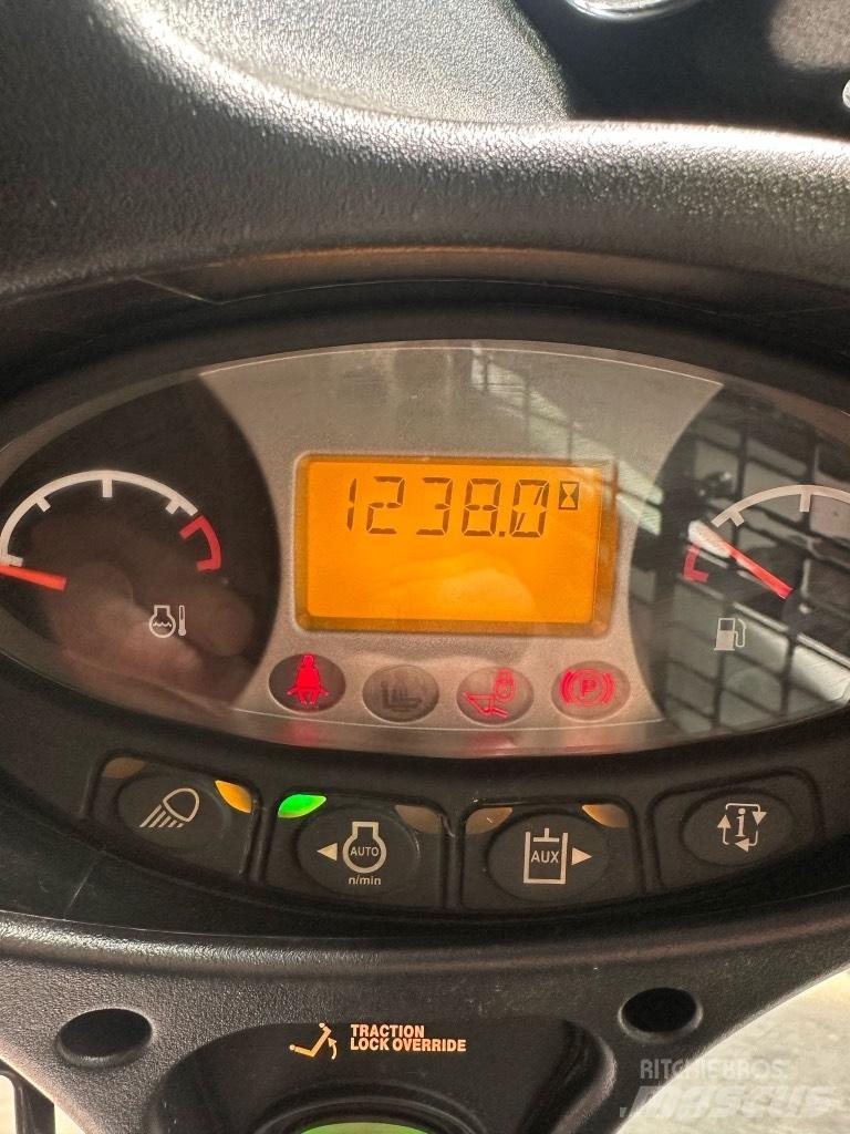 Bobcat T 590  스키드로더