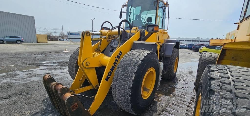 Komatsu WA 200  휠로우더