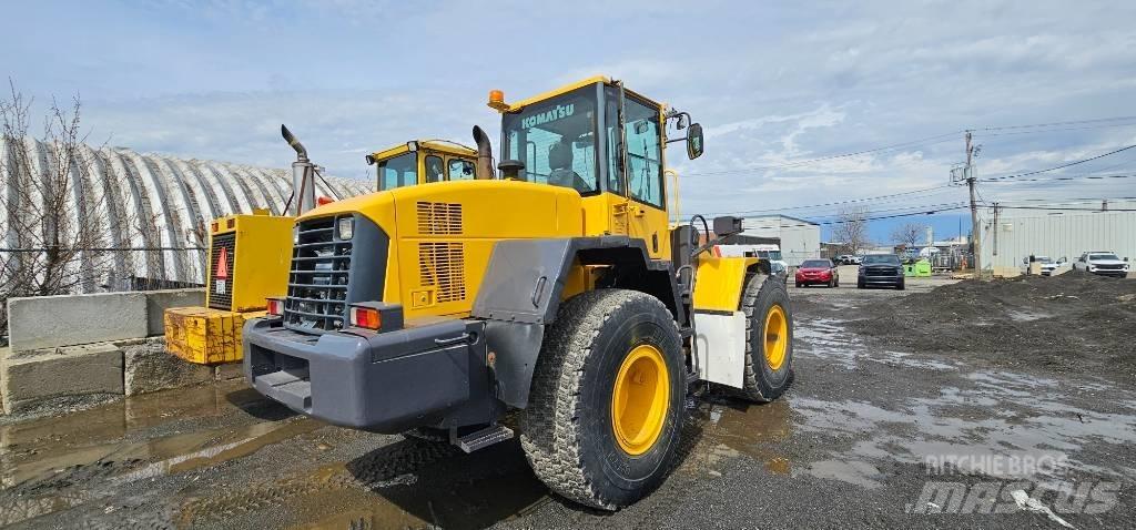 Komatsu WA 200  휠로우더