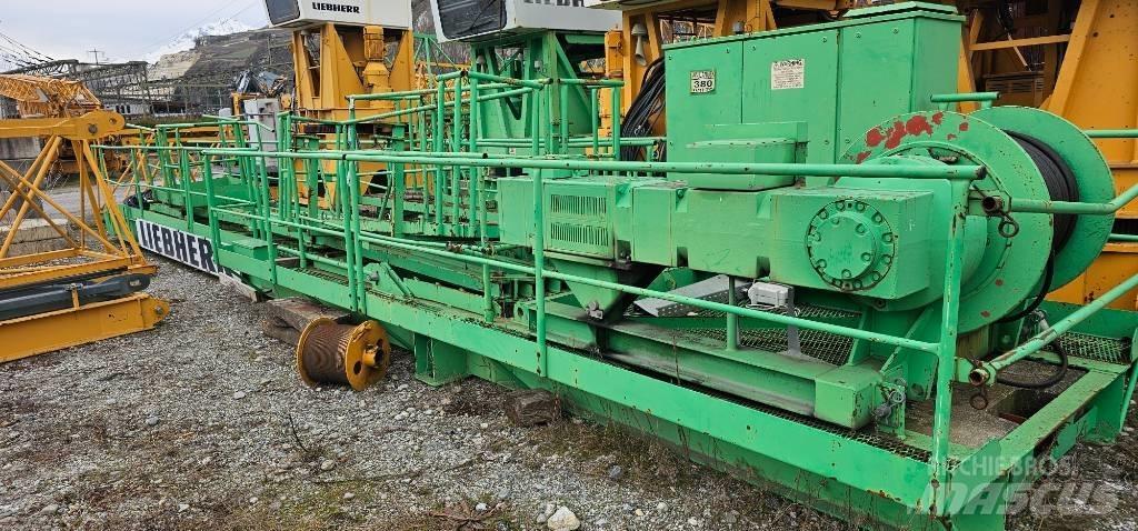 Liebherr 200 EC-H 10 타워 크레인