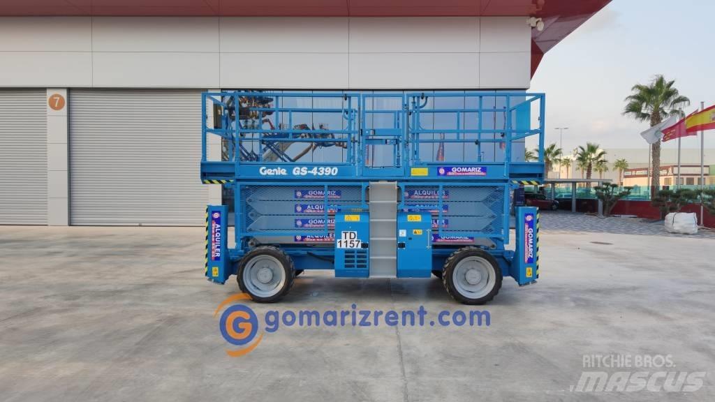 Genie GS 4390 RT 가위형 리프트
