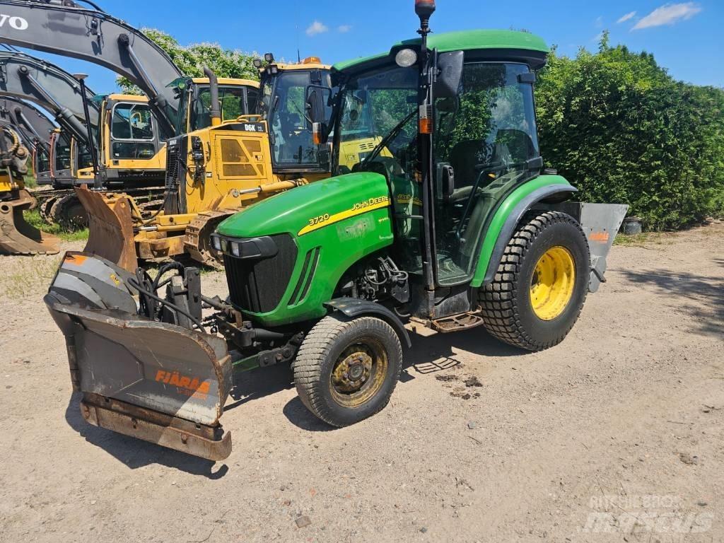 John Deere 3720 트랙터