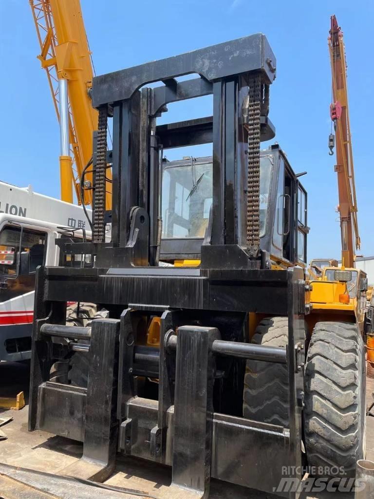 Komatsu 30 Ton 디젤 지게차
