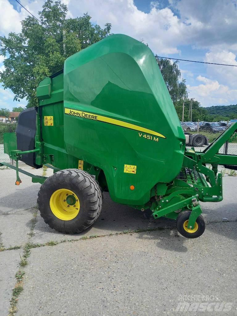 John Deere V451M 원형 곤포기