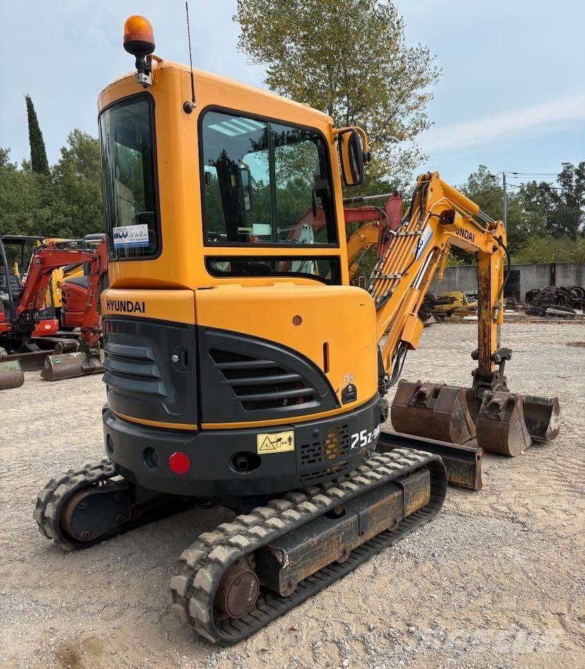 Hyundai R25Z-9 AK 소형 굴삭기 7톤 미만