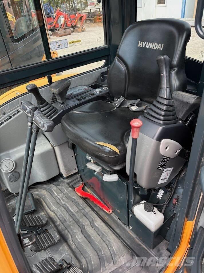 Hyundai R25Z-9 AK 소형 굴삭기 7톤 미만