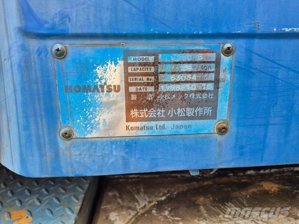 Komatsu LW 250-5 R/T 크레인