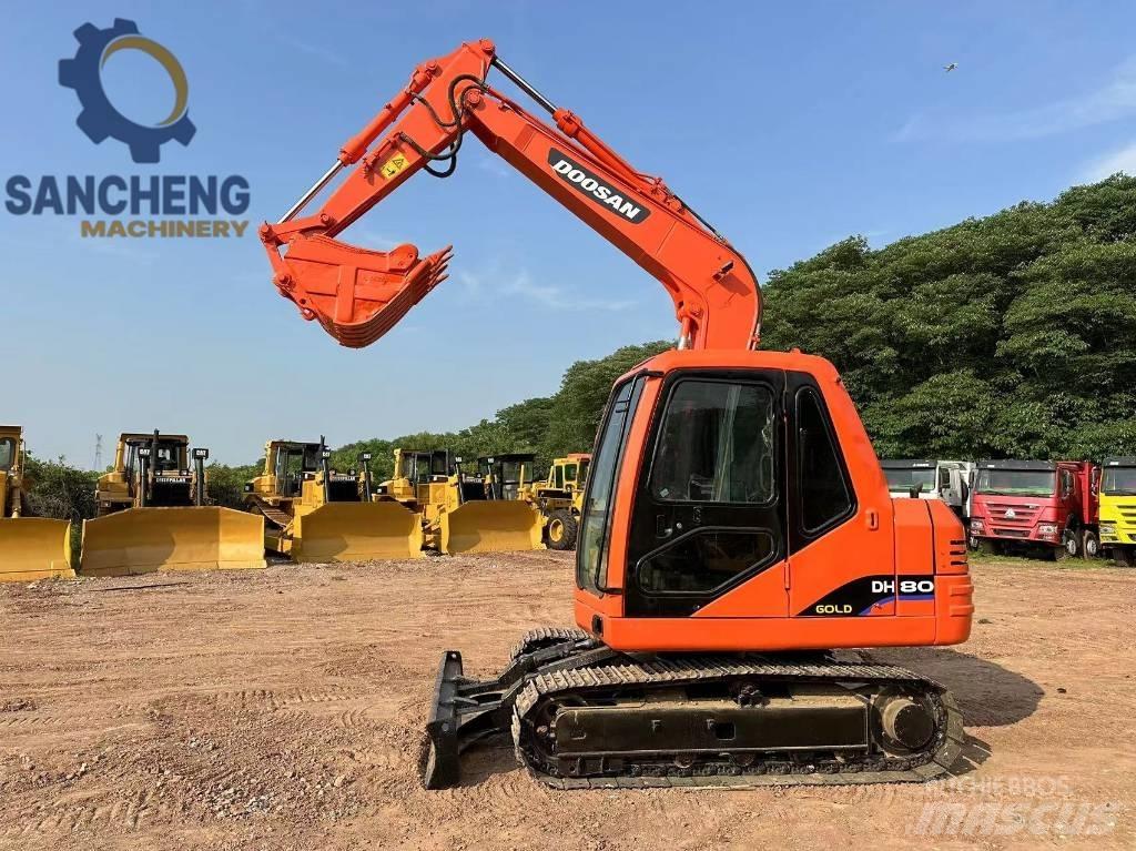 Doosan DH 80 중형굴삭기 7톤-28톤