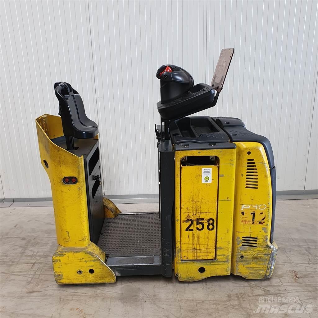 Linde P30C 견인 트럭
