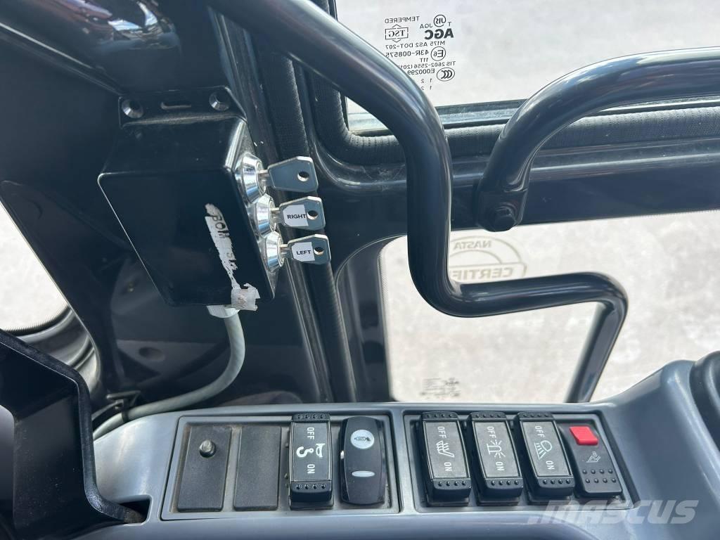 Hitachi ZX 300 LC-6 대형 굴삭기 29톤 이상