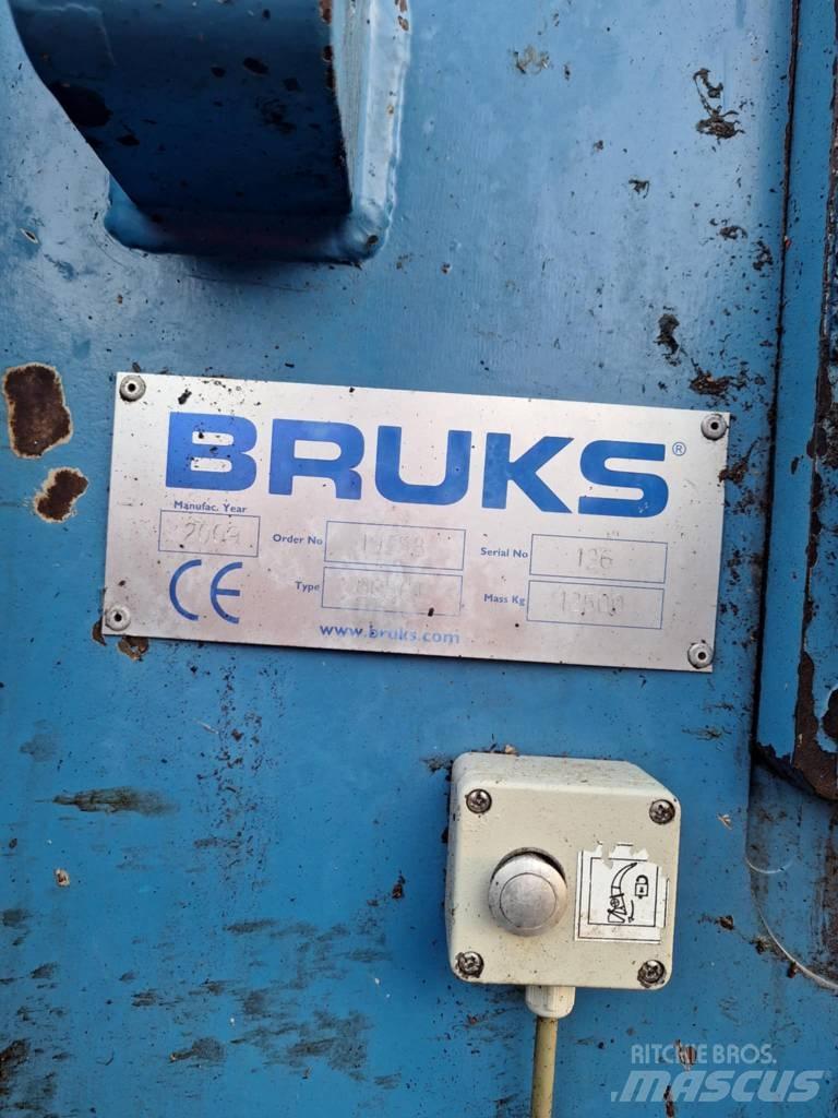 Bruks 805 CT 톱밥제조기