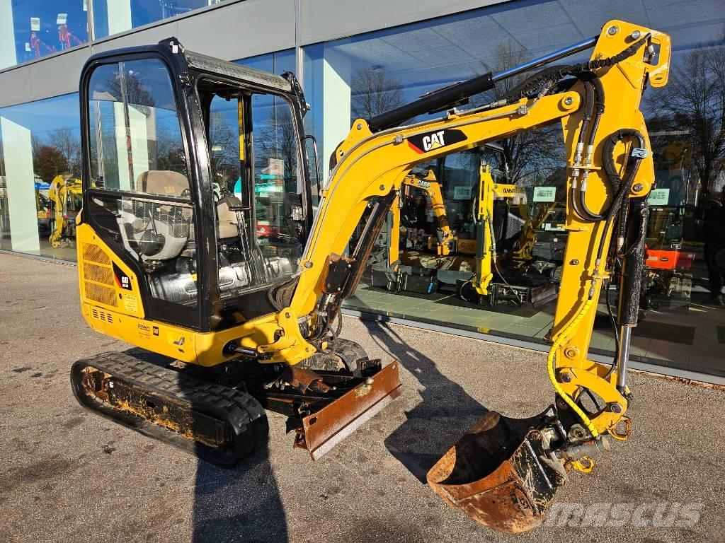 CAT 301.7 D 소형 굴삭기 7톤 미만