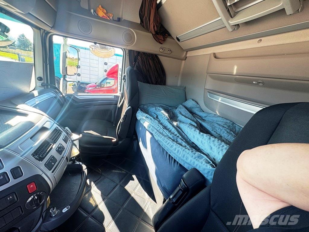 DAF XF 530 트랙터 유닛