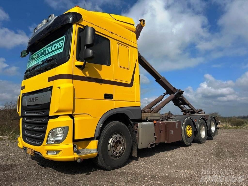 DAF XF 530 8x2-*4 훅 리프트 트럭