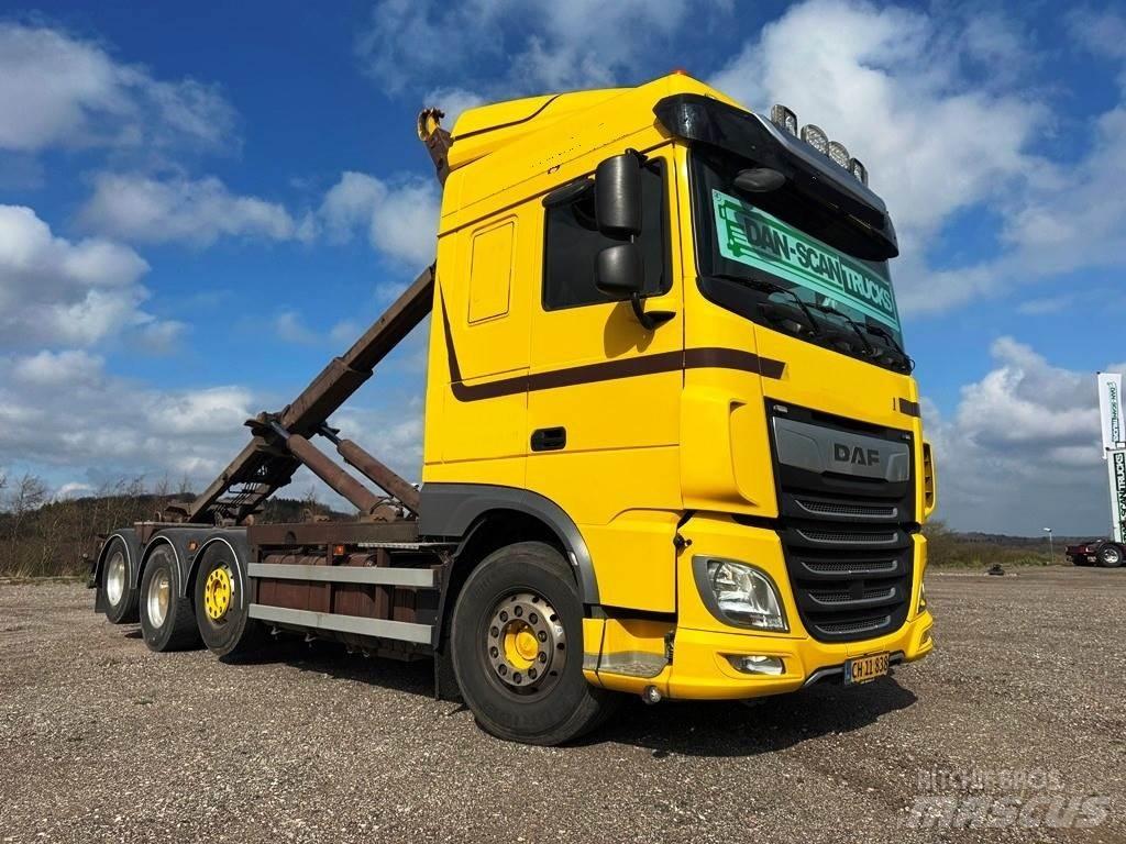 DAF XF 530 8x2-*4 훅 리프트 트럭