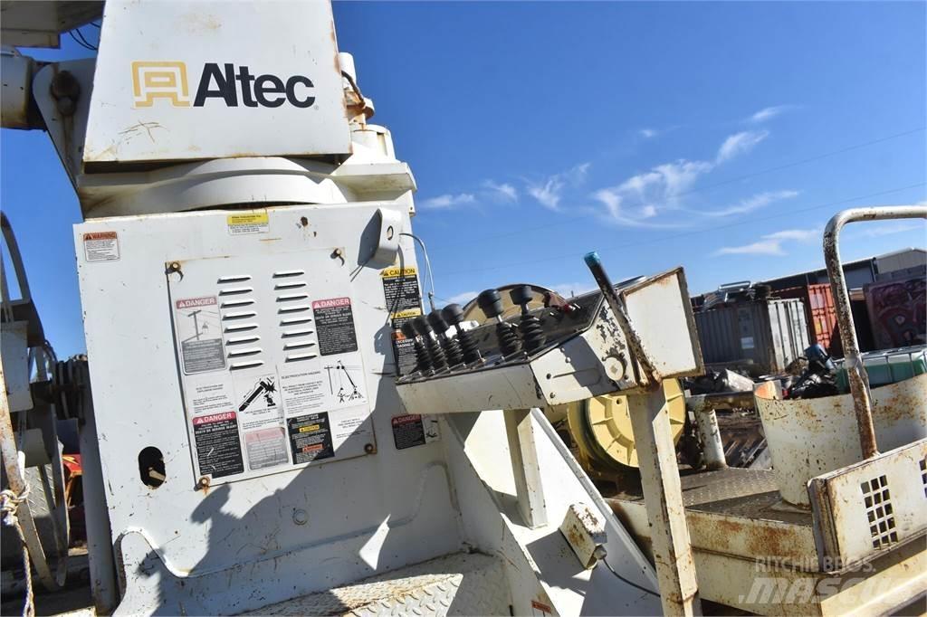 Altec D2045TR 이동식 드릴 리그 트럭