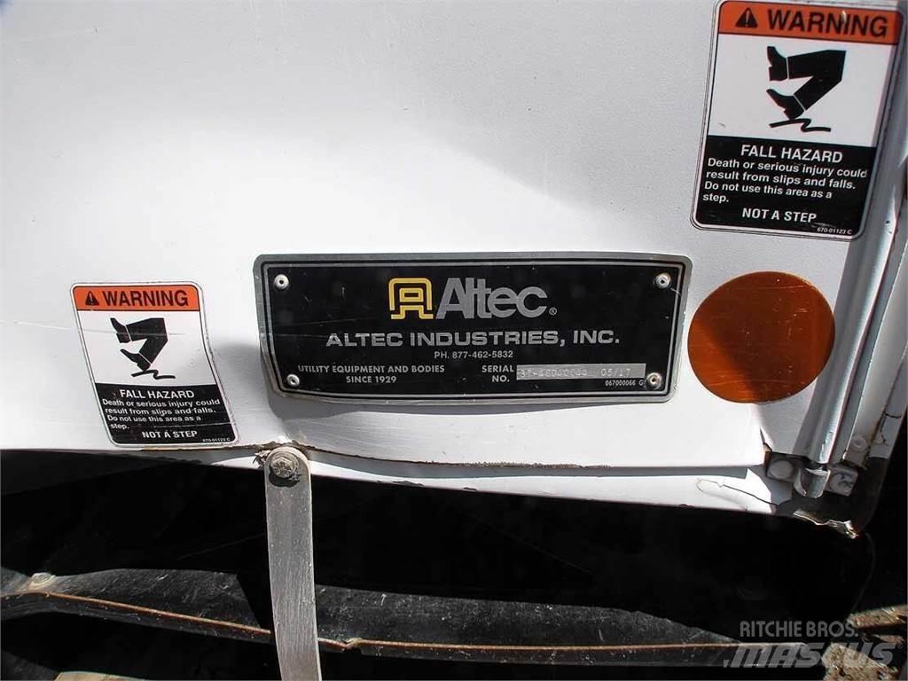 Altec DC47TR 이동식 드릴 리그 트럭