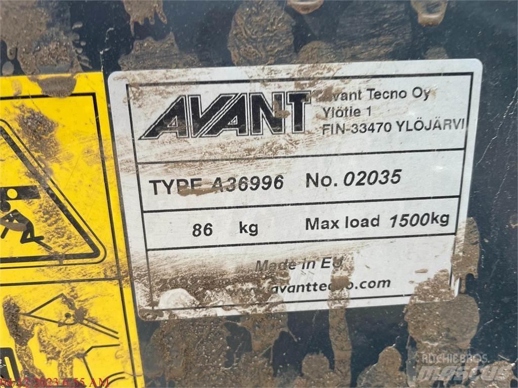 Avant 423  휠로우더