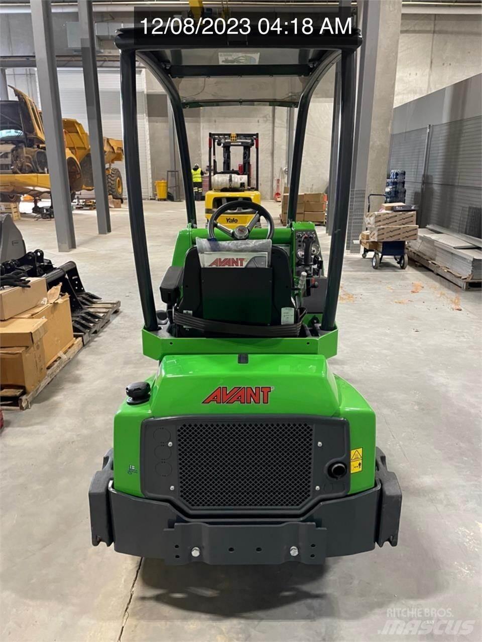 Avant 423  휠로우더