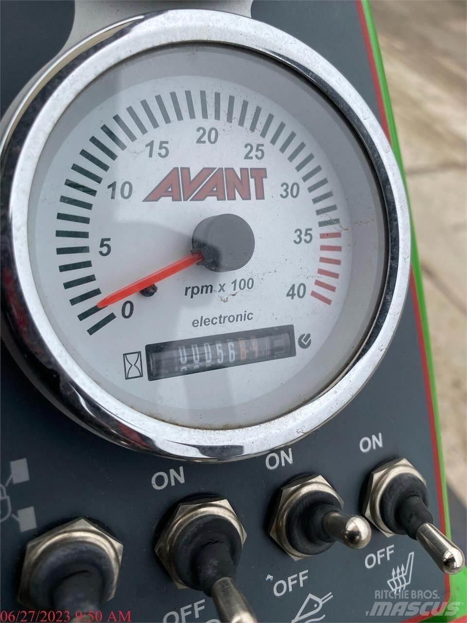 Avant 528  휠로우더