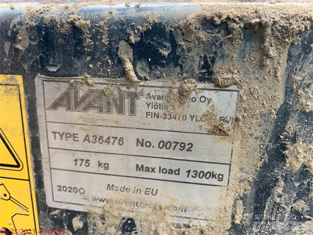 Avant 528  휠로우더