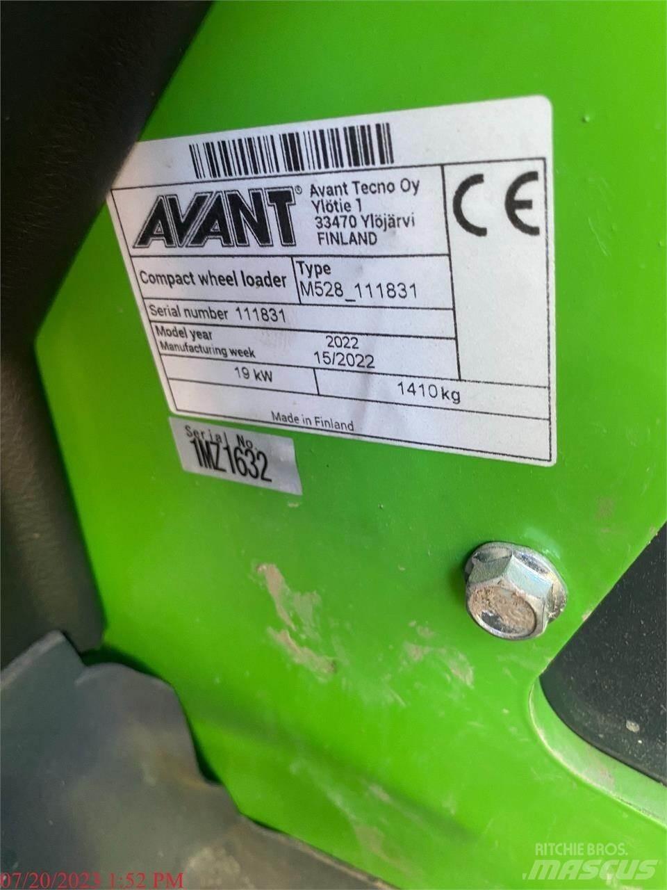 Avant 528  휠로우더
