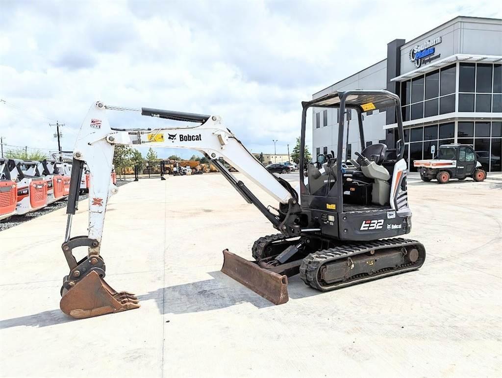 Bobcat E32I 소형 굴삭기 7톤 미만