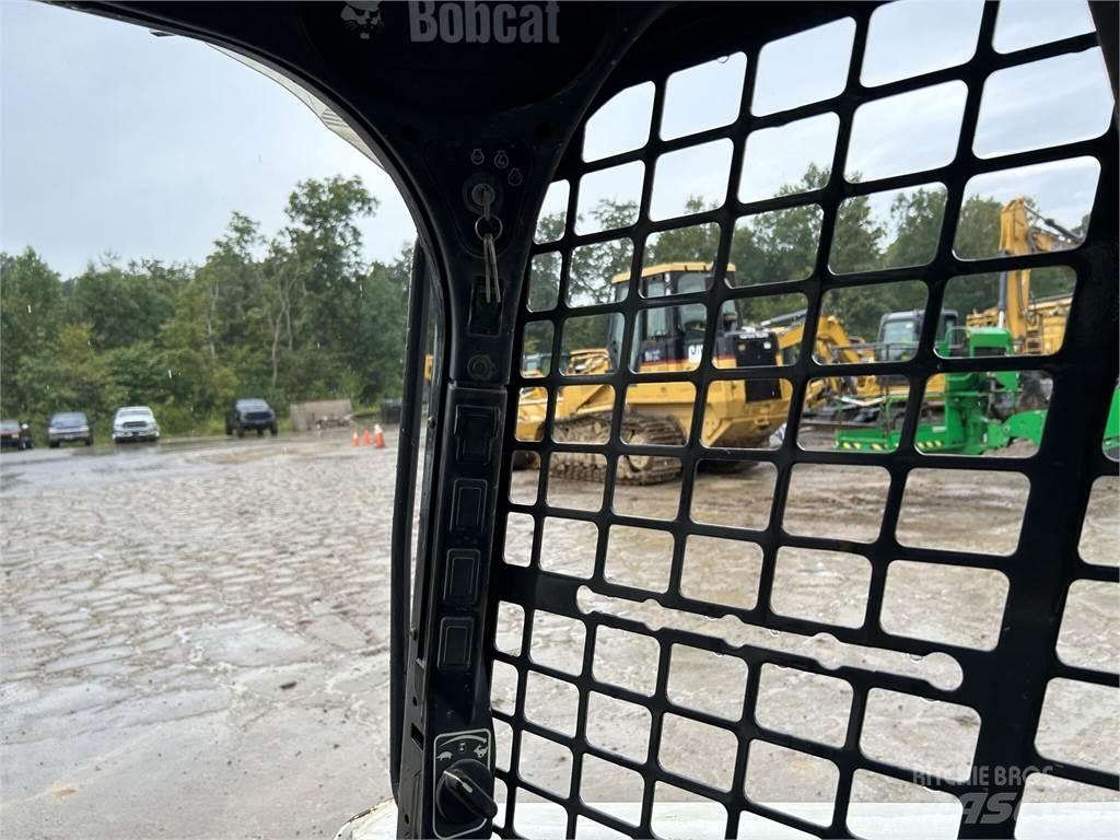 Bobcat T590  스키드로더