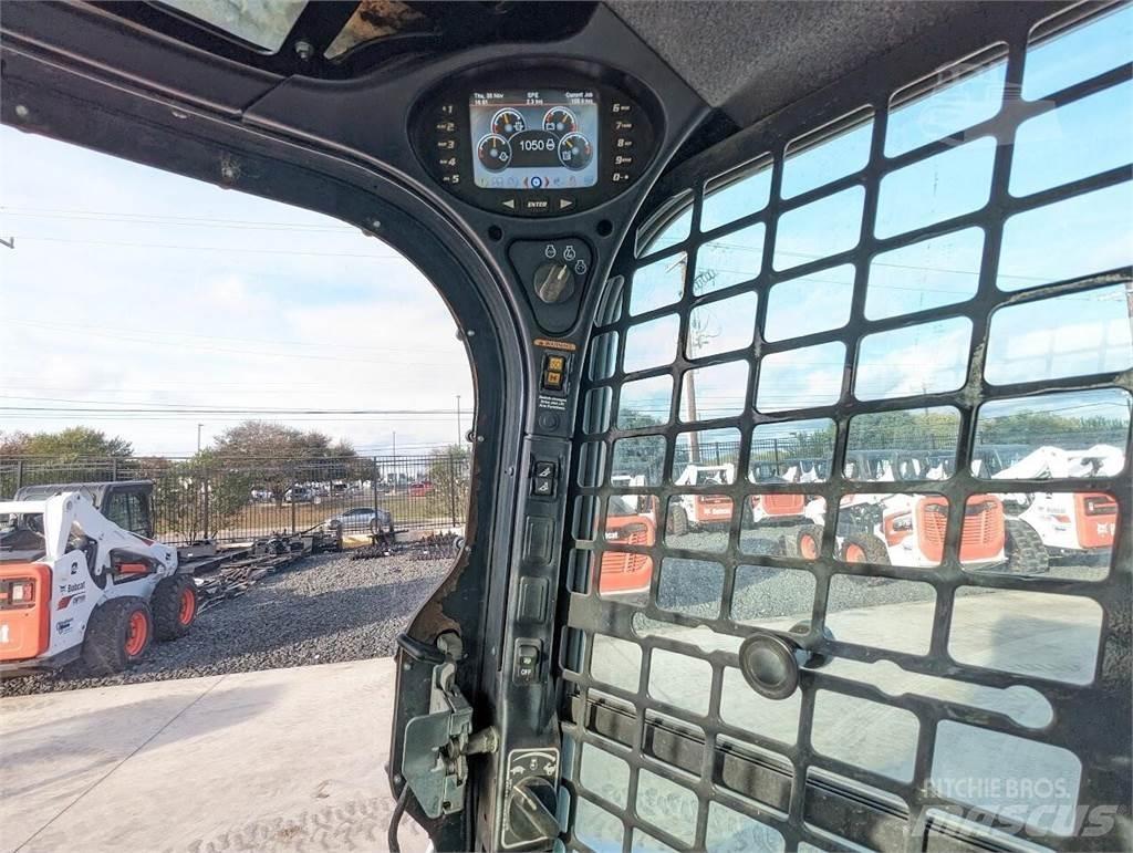 Bobcat T870  스키드로더