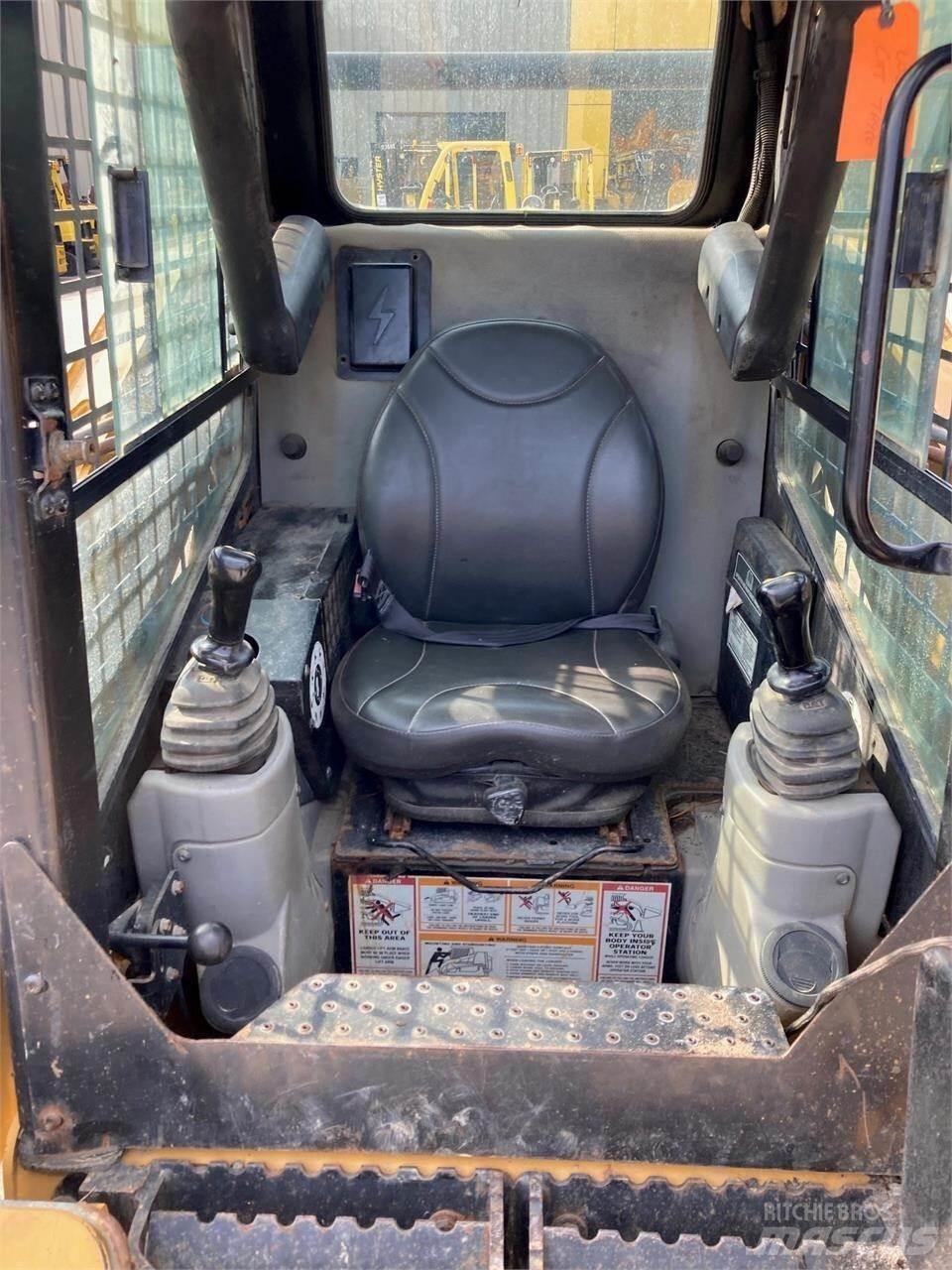 CAT 257  스키드로더