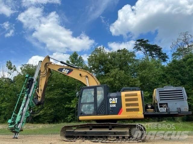 CAT 320EL 도로 굴착기