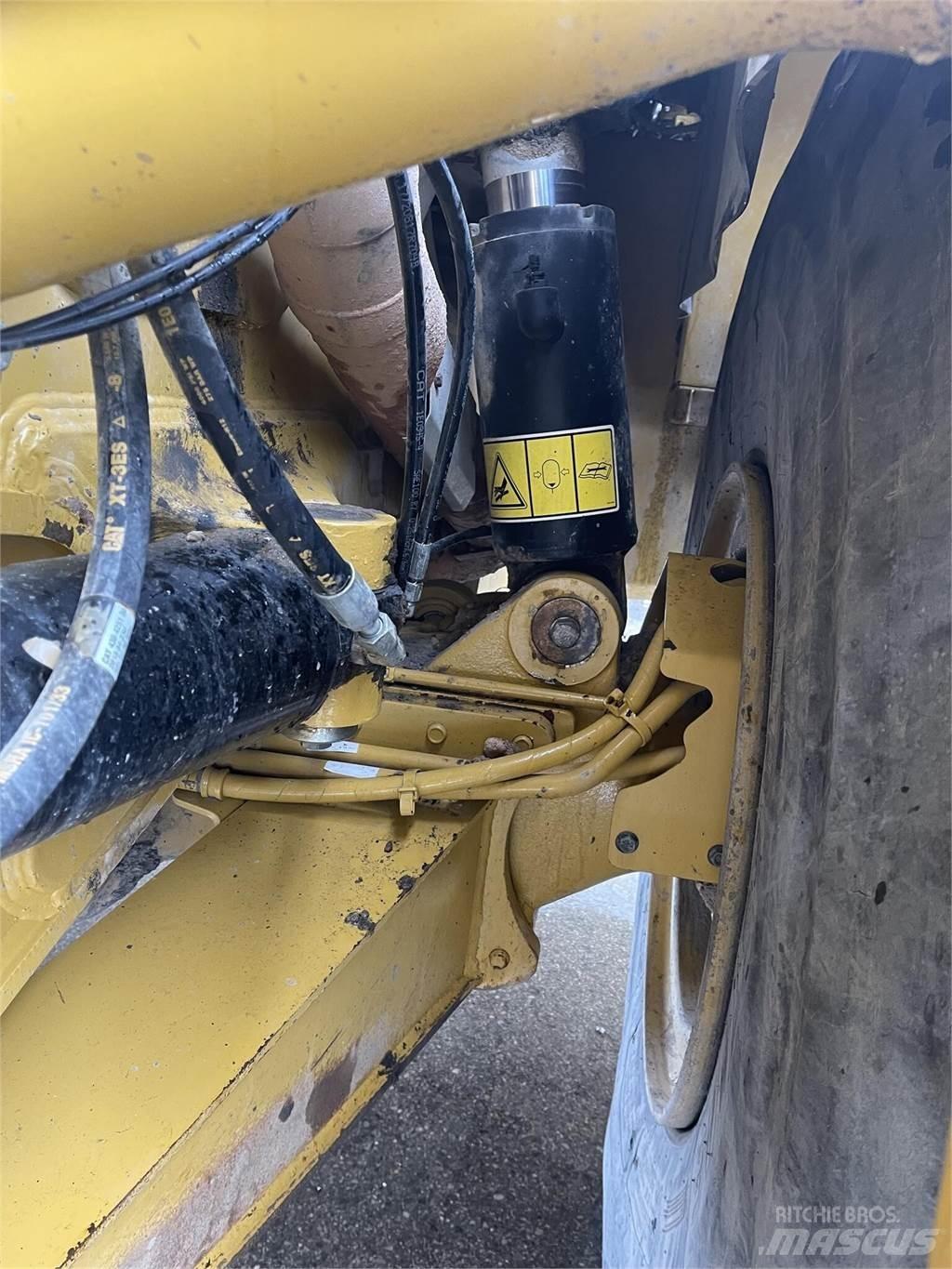 CAT 745 연결식 홀러