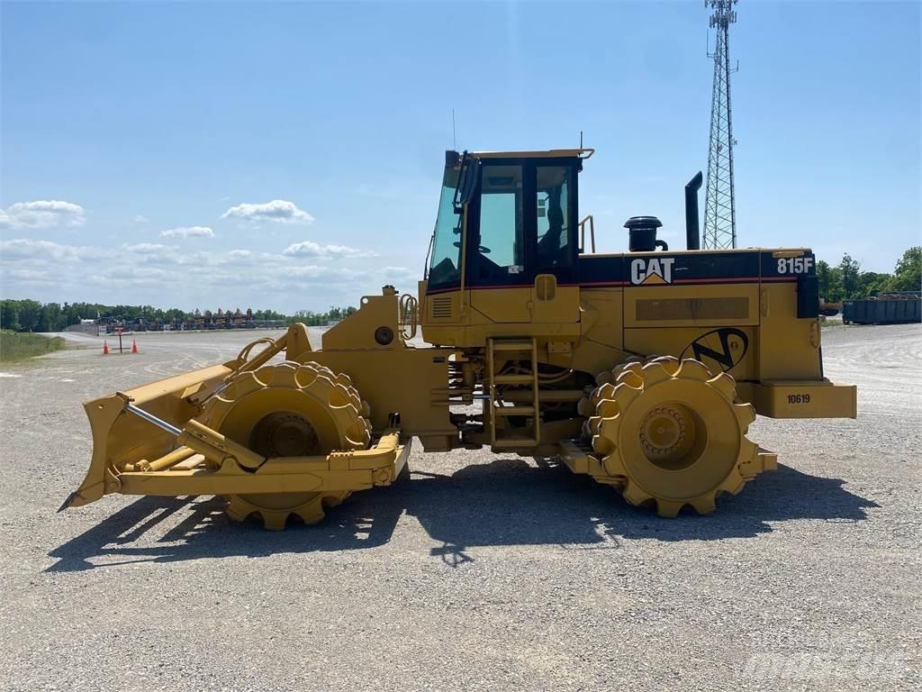 CAT 815F 폐기물 다짐기