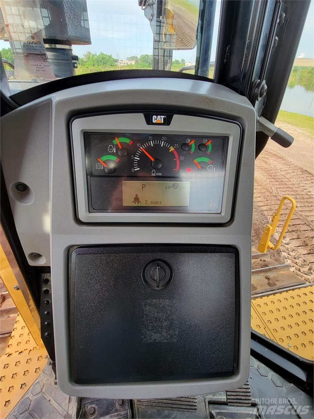 CAT D8T 크롤러 도저