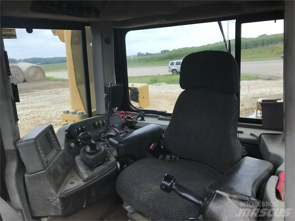 CAT D8T 크롤러 도저