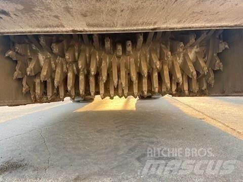 CAT RM-300 아스팔트 리사이클러