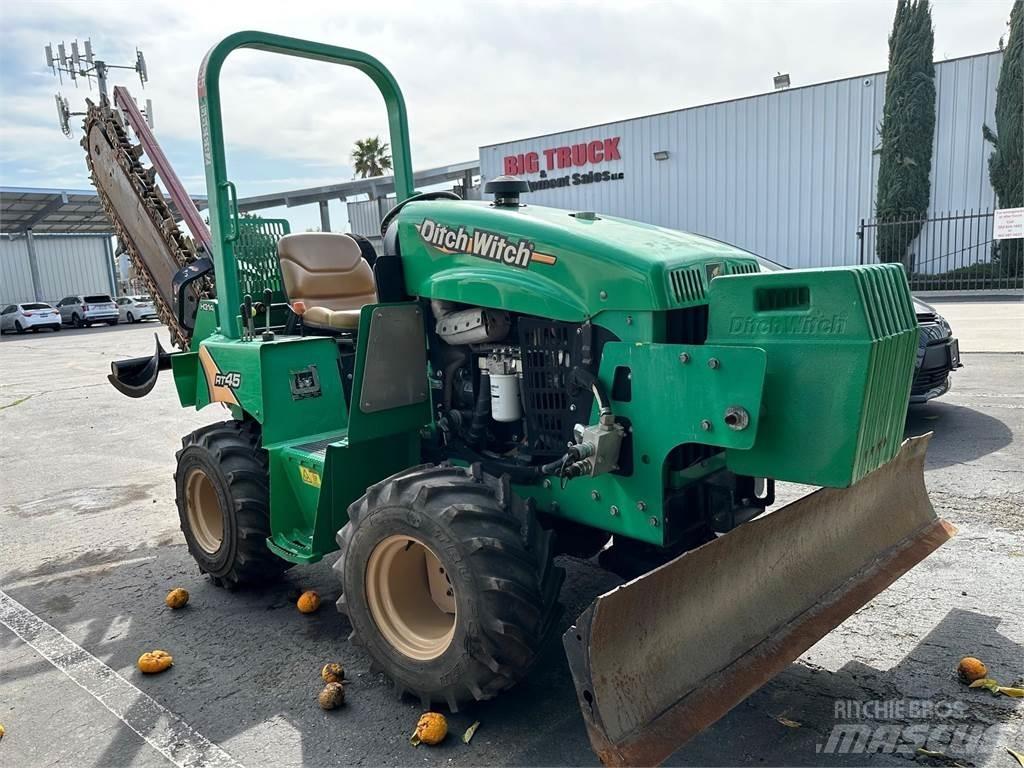 Ditch Witch RT45 트렌처