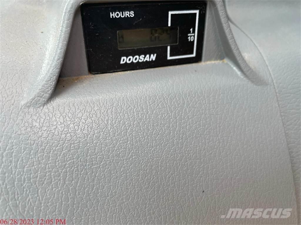 Doosan DX140 LC-5 대형 굴삭기 29톤 이상