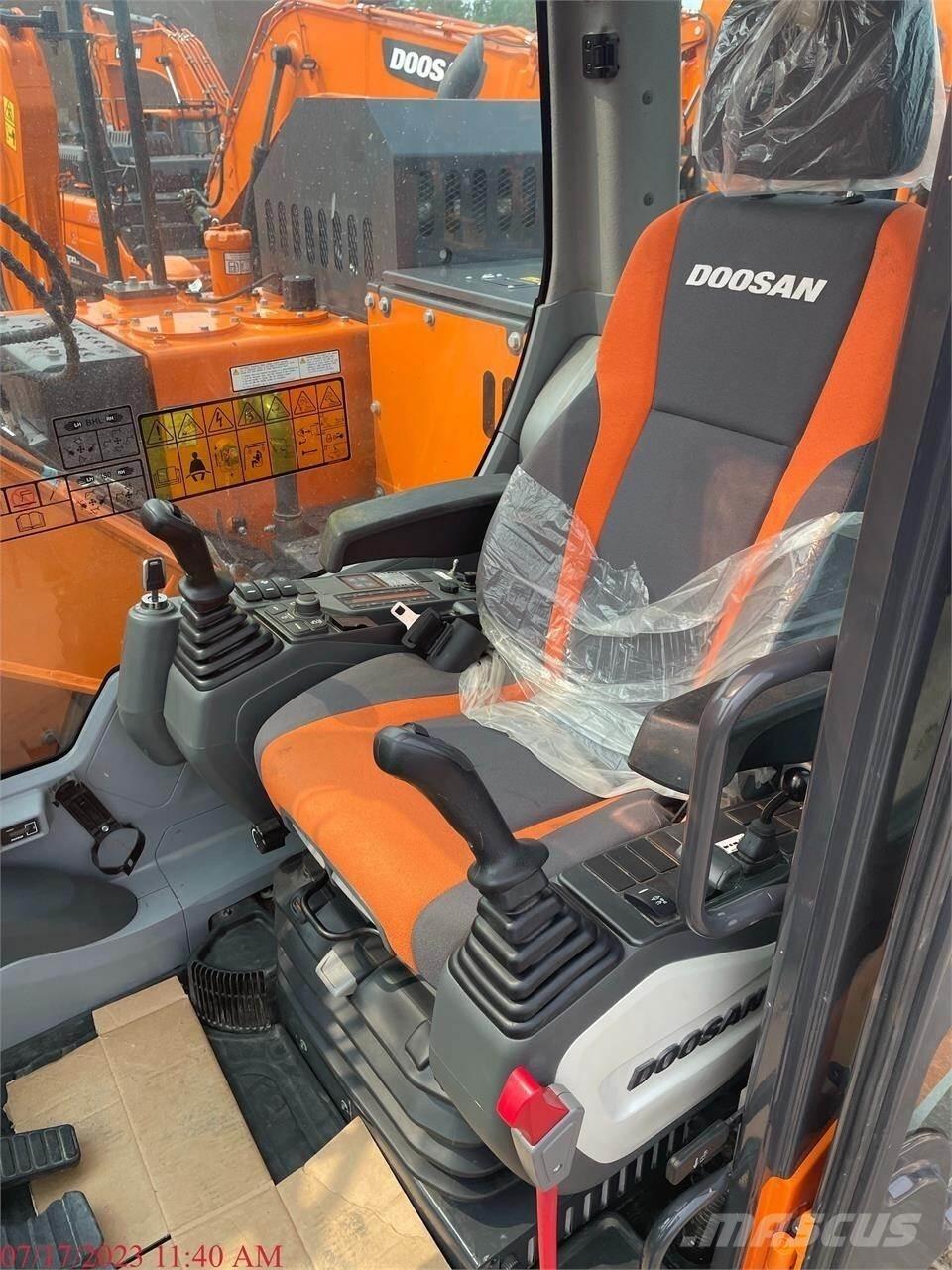 Doosan DX140 LC-5 대형 굴삭기 29톤 이상