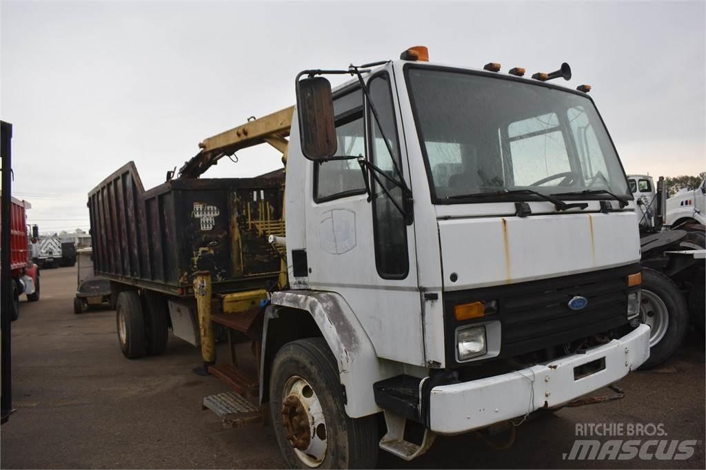 Ford CF8000 크레인 트럭