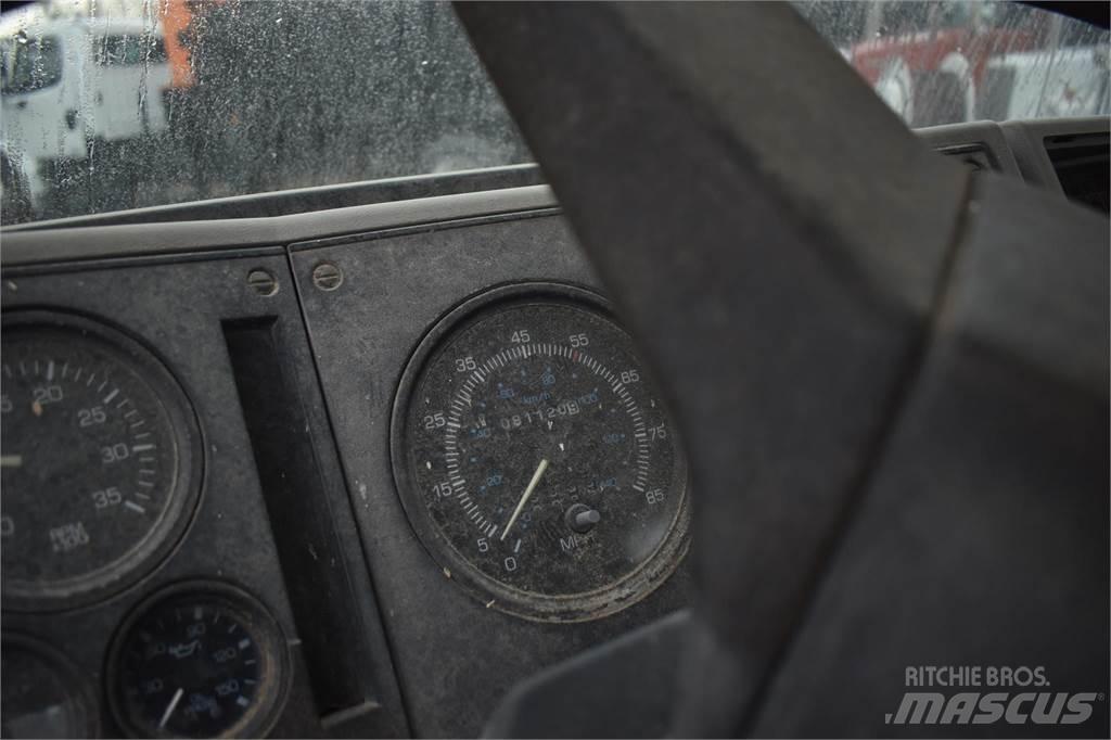Ford CF8000 크레인 트럭