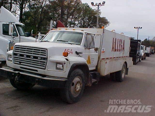 Ford F700 탱커 트럭
