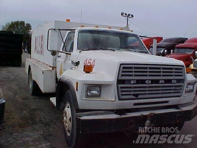 Ford F700 탱커 트럭