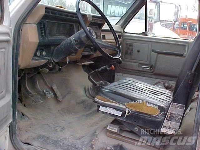 Ford F700 탱커 트럭