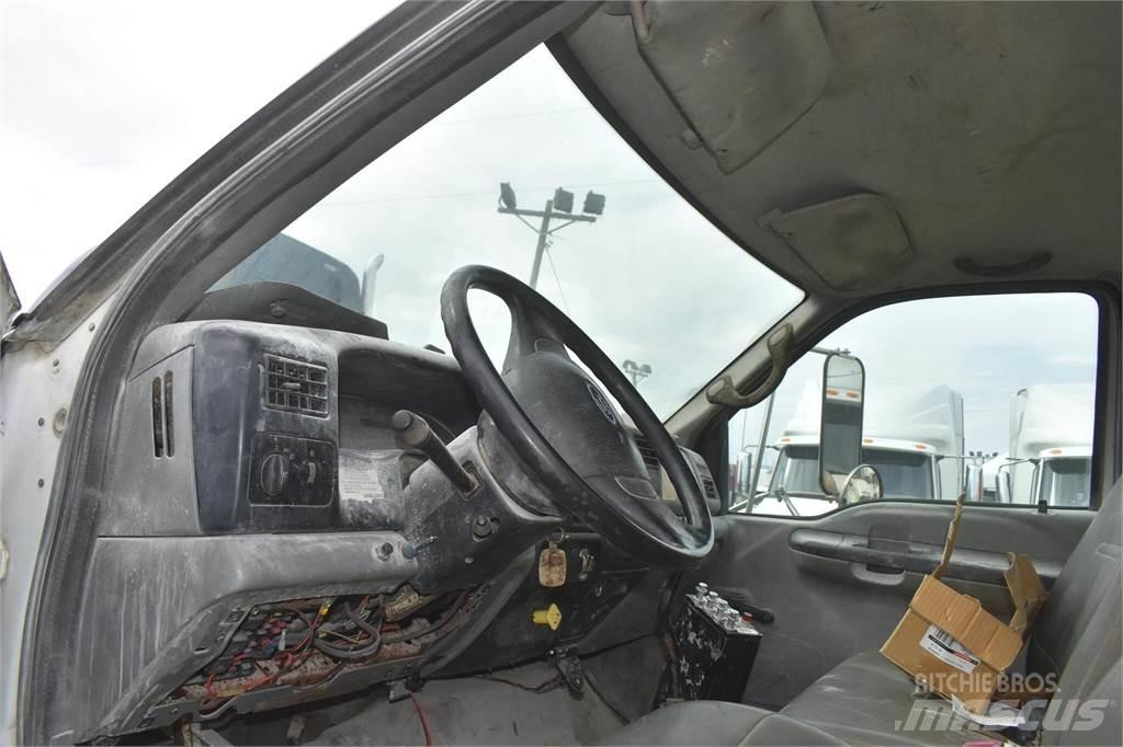 Ford F750 탱커 트럭