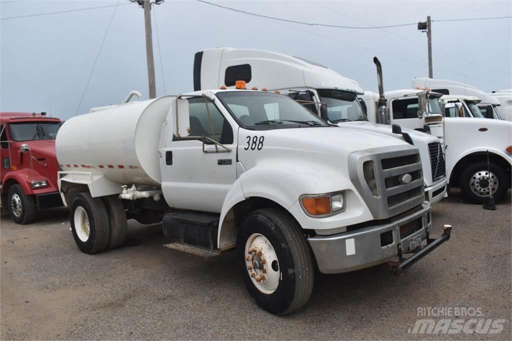 Ford F750 탱커 트럭
