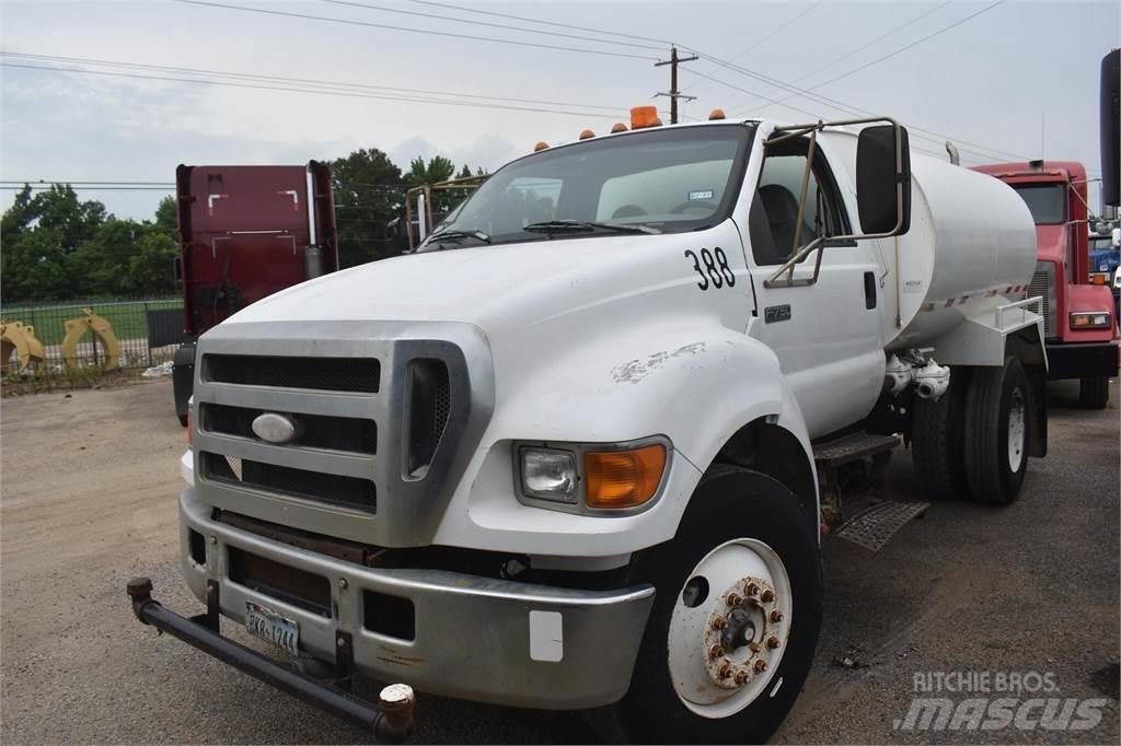 Ford F750 탱커 트럭