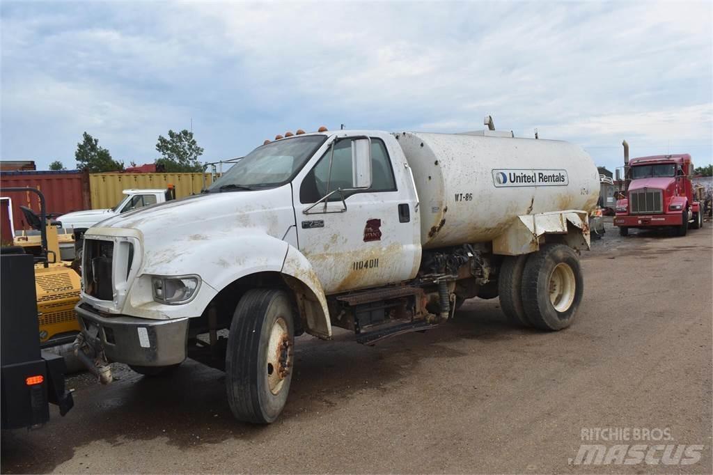 Ford F750 탱커 트럭